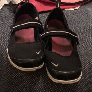 The best Nike slip on shoes. Gently used